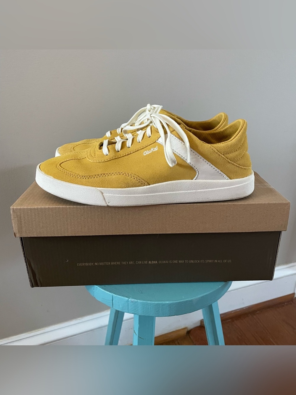 OluKai Ha’Upu Sneakers Mustard Yellow / Off-White Women’s Size 8.5 US / 38.5 EU